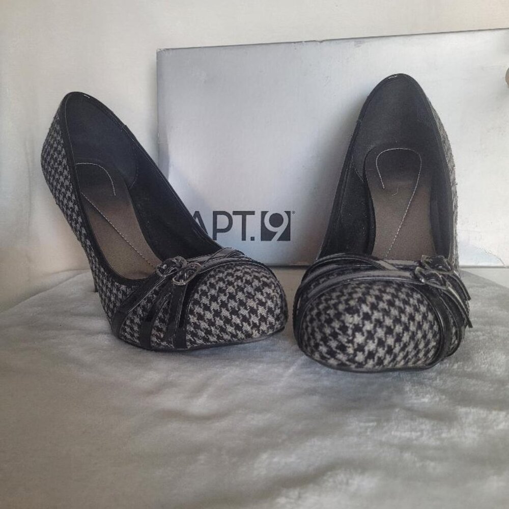 Apt, 9, size 9, houndstooth